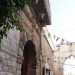 ...e a due passi dallarco Angioino che conduce alla Basilica di San Nicola